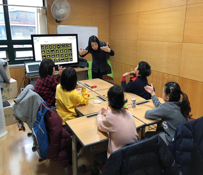 복권기금 “손짓으로 마음의 소리 전해요” 본문 이미지 1